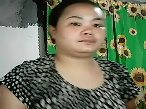 Snapshot of CreamyPussy4uxx chatting on October 29, 2025, 8:10 pm CreamyPussy4uxx online show from October 29, 2025, 8:10 pm