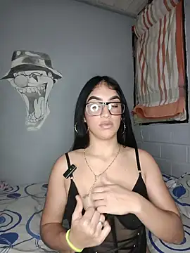 Bigtiti01 online show from June 1, 2026, 7:48 pm
