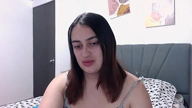 Snapshot of Meggan_n chatting on September 29, 2025, 3:33 am Meggan n online show from September 29, 2025, 3:33 am