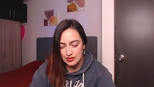 Snapshot of Meggan_n chatting on October 16, 2025, 4:24 am Meggan n online show from October 16, 2025, 4:24 am