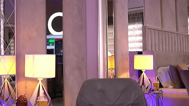 Snapshot of FrancescaDante chatting on September 30, 2025, 6:18 am FrancescaDante online show from September 30, 2025, 6:18 am