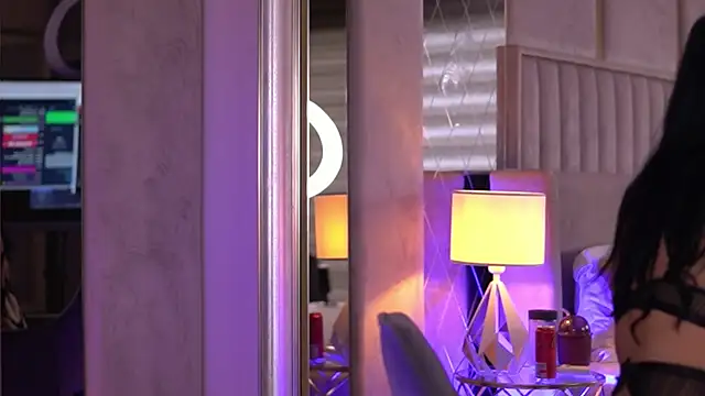 Snapshot of FrancescaDante chatting on October 14, 2025, 6:25 am FrancescaDante online show from October 14, 2025, 6:25 am