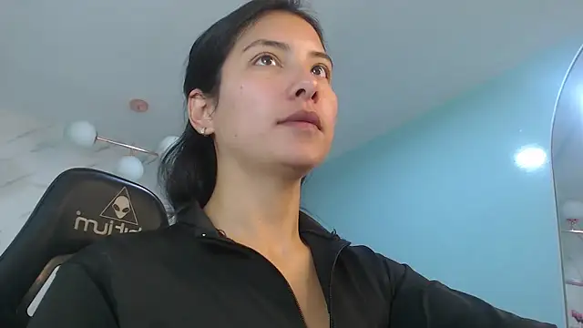 victoria hernandez t  online show from May 4, 2026, 1:07 pm