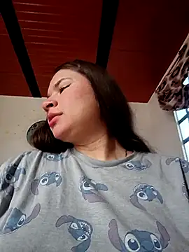 Snapshot of Isa_Acosta chatting on October 24, 2025, 2:24 pm Isa Acosta online show from October 24, 2025, 2:24 pm