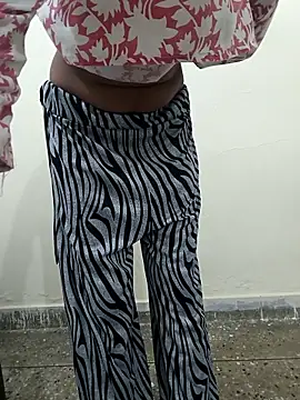 Snapshot of Alia-00 chatting on October 14, 2025, 4:02 am Alia-00 online show from October 14, 2025, 4:02 am