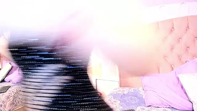 Snapshot of CloeyGraweing chatting on October 16, 2025, 6:31 pm CloeyGraweing online show from October 16, 2025, 6:31 pm