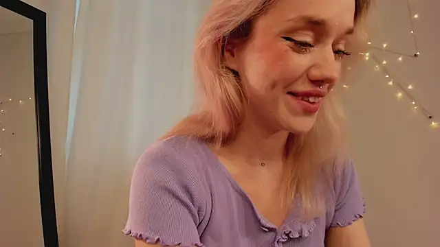 Snapshot of DiscoPotato chatting on September 19, 2025, 12:28 pm DiscoPotato online show from September 19, 2025, 12:28 pm