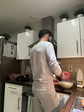 Snapshot of Michel_huge chatting on October 27, 2025, 6:45 pm Michel huge online show from October 27, 2025, 6:45 pm