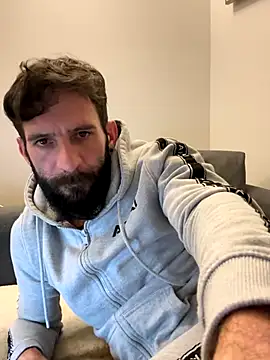 Snapshot of Michel_huge chatting on October 29, 2025, 6:09 pm Michel huge online show from October 29, 2025, 6:09 pm