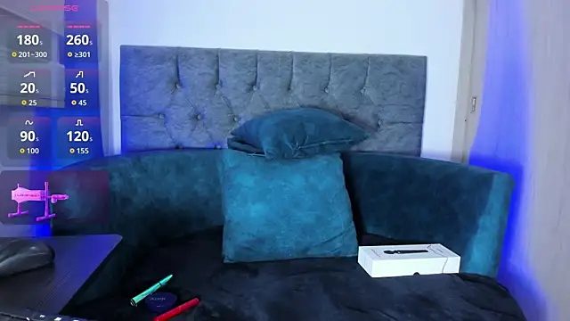 Snapshot of SafiroBlake chatting on September 26, 2025, 3:43 am SafiroBlake online show from September 26, 2025, 3:43 am