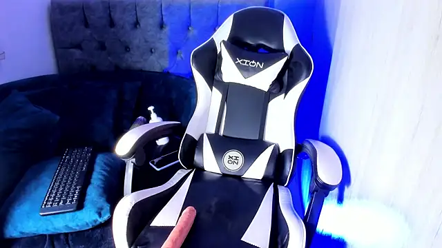 Snapshot of SafiroBlake chatting on October 10, 2025, 3:49 am SafiroBlake online show from October 10, 2025, 3:49 am