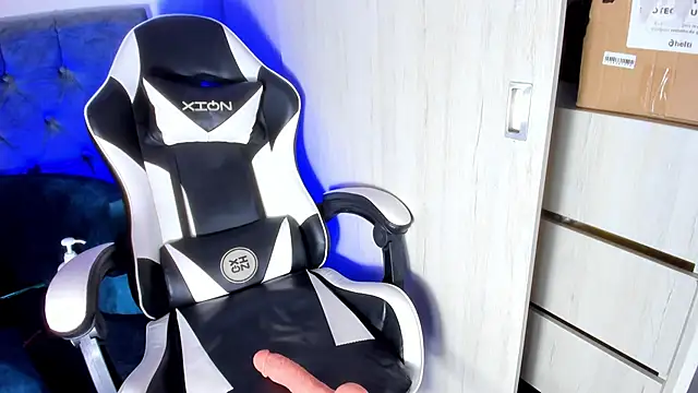 Snapshot of SafiroBlake chatting on October 12, 2025, 3:49 am SafiroBlake online show from October 12, 2025, 3:49 am