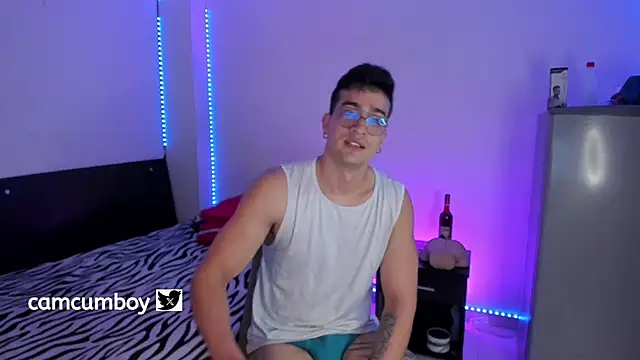 CamCumBoy online show from October 9, 2025, 10:46 am