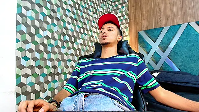 Snapshot of Marcus_Jeron chatting on December 14, 2025, 9:52 pm Marcus Jeron online show from December 14, 2025, 9:52 pm