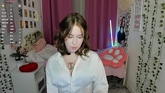 LanaRoselle online show from March 6, 2026, 9:33 pm