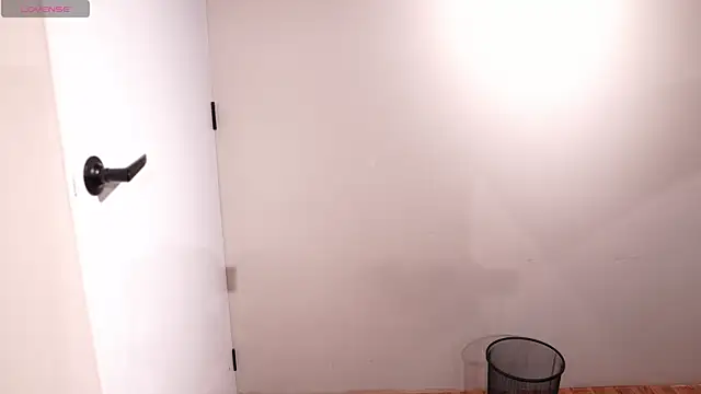 Ariaa Isabell online show from October 28, 2025, 6:10 pm