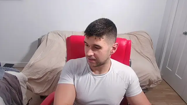 Snapshot of Sand0w chatting on October 3, 2025, 9:01 pm Sand0w online show from October 3, 2025, 9:01 pm