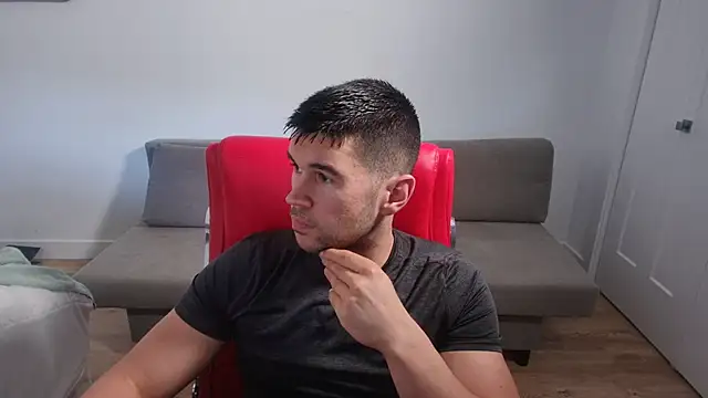 Snapshot of Sand0w chatting on October 4, 2025, 6:28 pm Sand0w online show from October 4, 2025, 6:28 pm