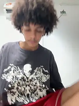 Snapshot of Max_Rain chatting on October 24, 2025, 10:50 pm Max Rain online show from October 24, 2025, 10:50 pm