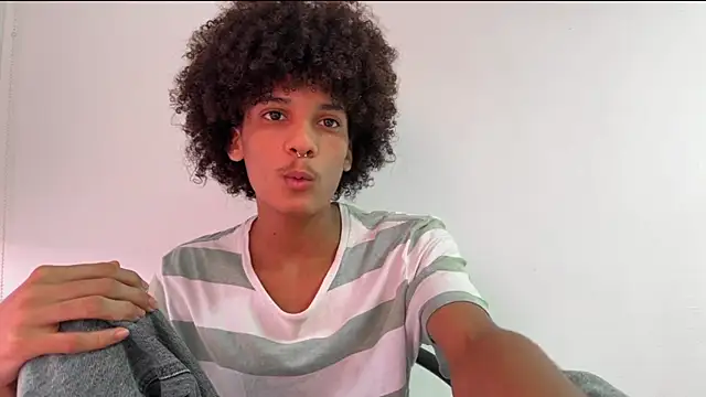 Snapshot of Max_Rain chatting on October 28, 2025, 7:27 pm Max Rain online show from October 28, 2025, 7:27 pm