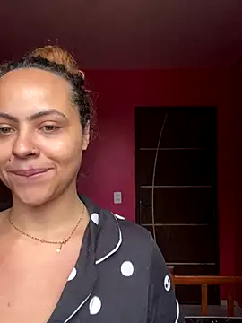 Chloe Leaozinho online show from October 7, 2025, 6:16 pm