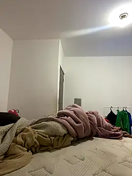 Chloe Leaozinho online show from October 15, 2025, 7:58 pm