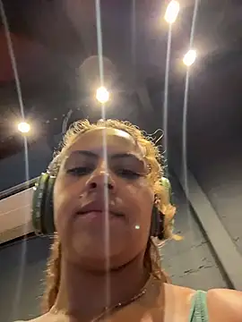 Chloe Leaozinho online show from February 22, 2026, 4:05 pm