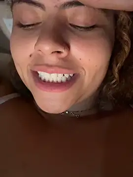 Chloe Leaozinho online show from May 16, 2026, 12:07 am