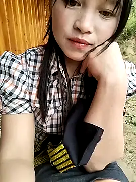 Snapshot of Tiyir597 chatting on October 17, 2025, 2:48 am Tiyir597 online show from October 17, 2025, 2:48 am