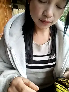 Snapshot of Tiyir597 chatting on October 24, 2025, 2:52 am Tiyir597 online show from October 24, 2025, 2:52 am