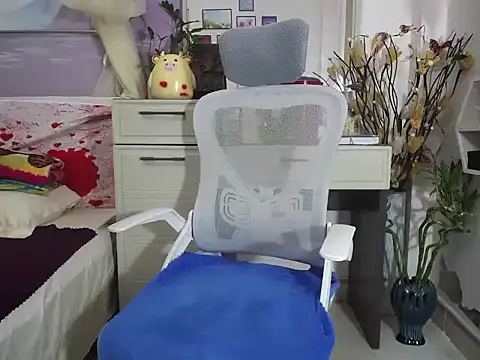 lyly asian online show from November 11, 2025, 12:49 pm