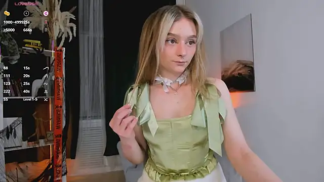 Snapshot of May_Bleach chatting on October 22, 2025, 10:42 pm May Bleach online show from October 22, 2025, 10:42 pm