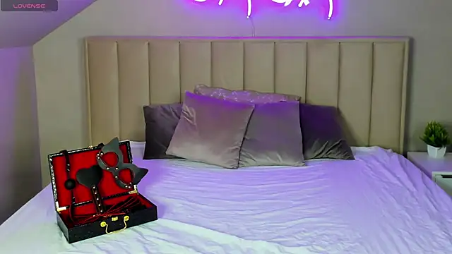 Snapshot of Eva_Hollowey chatting on September 19, 2025, 12:17 pm Eva Hollowey online show from September 19, 2025, 12:17 pm