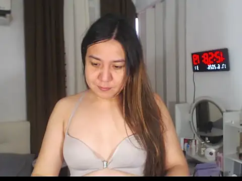 stellahugeX online show from June 17, 2026, 4:59 am