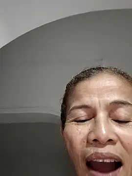 Snapshot of Merybeks chatting on October 20, 2025, 10:49 am Merybeks online show from October 20, 2025, 10:49 am