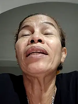 Snapshot of Merybeks chatting on October 21, 2025, 10:38 am Merybeks online show from October 21, 2025, 10:38 am