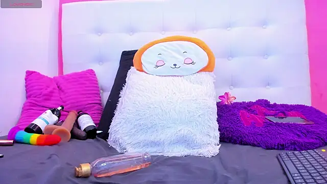 Willow Wright online show from October 28, 2025, 1:36 pm