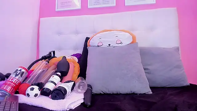 Snapshot of Willow_Wright chatting on March 11, 2026, 2:23 pm Willow Wright online show from March 11, 2026, 2:23 pm