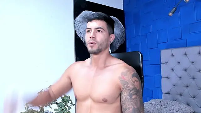 andres-clark92 online show from November 16, 2025, 6:46 pm