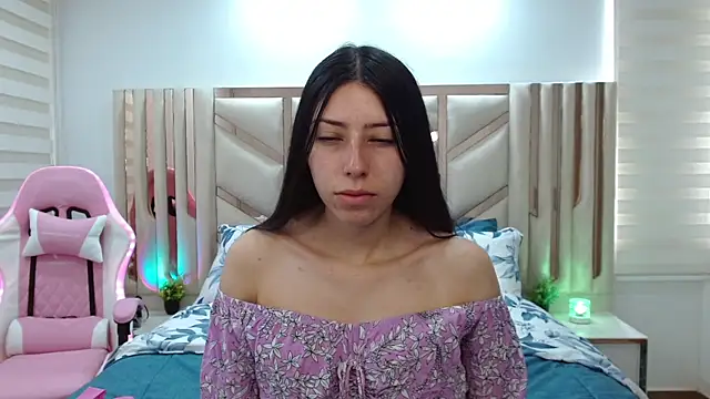 Snapshot of violett_star1 chatting on December 22, 2025, 2:14 pm violett star1 online show from December 22, 2025, 2:14 pm