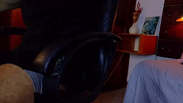 Snapshot of ALANNFERRER chatting on September 17, 2025, 10:28 am ALANNFERRER online show from September 17, 2025, 10:28 am