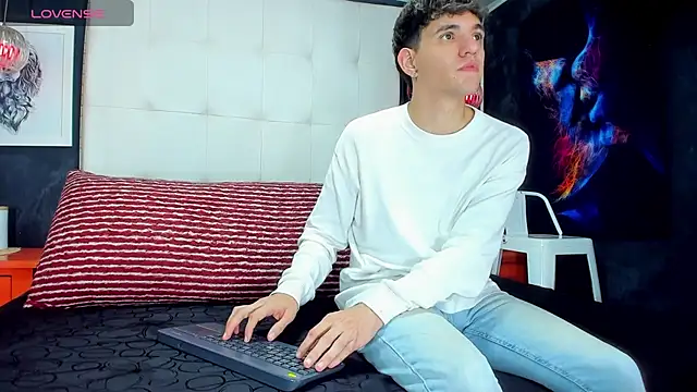 Matteo12  online show from September 19, 2025, 4:47 am