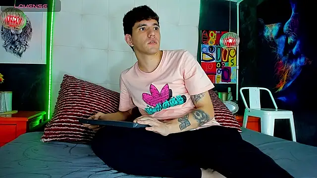 Matteo12  online show from September 26, 2025, 4:16 am