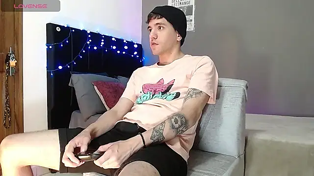 Matteo12  online show from December 5, 2025, 3:48 am