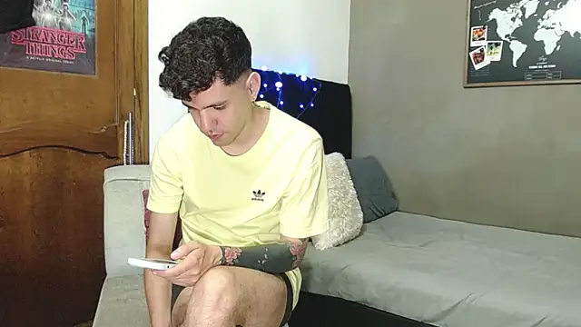 Matteo12  online show from July 13, 2026, 3:53 am