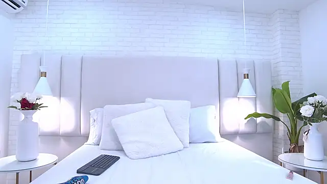 Snapshot of Sophie_DearGB chatting on September 23, 2025, 7:50 pm Sophie DearGB online show from September 23, 2025, 7:50 pm