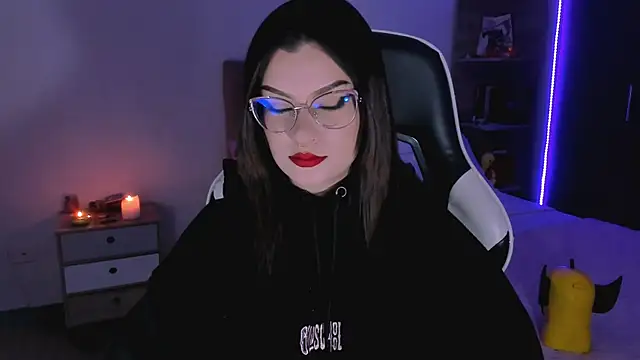 OphelianaRose33 online show from October 9, 2025, 9:35 pm