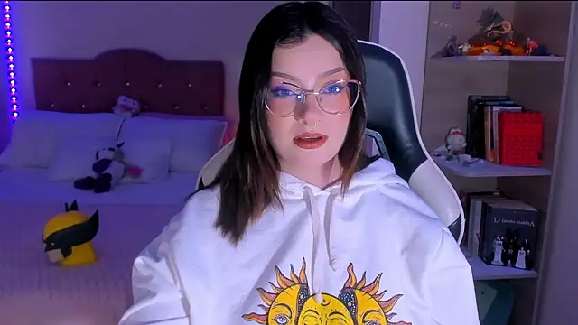 OphelianaRose33 online show from February 12, 2026, 10:38 pm