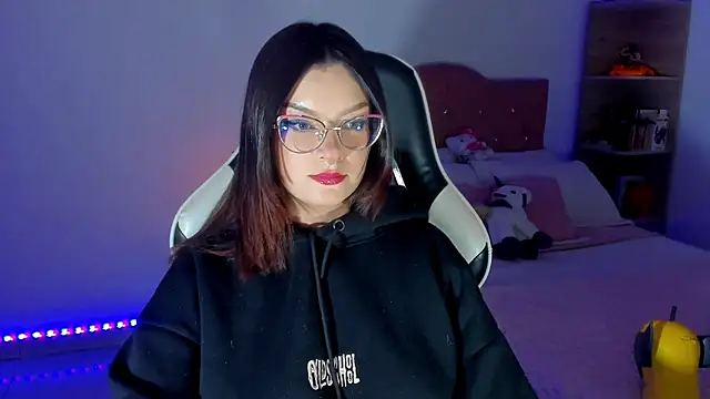 Snapshot of OphelianaRose33 chatting on April 9, 2026, 11:21 pm OphelianaRose33 online show from April 9, 2026, 11:21 pm