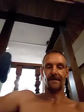 Snapshot of Hungwell1515 chatting on October 19, 2025, 2:12 am Hungwell1515 online show from October 19, 2025, 2:12 am